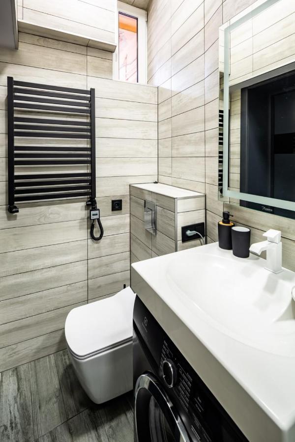 Stylish Apartment In The Center Leópolis Exterior foto