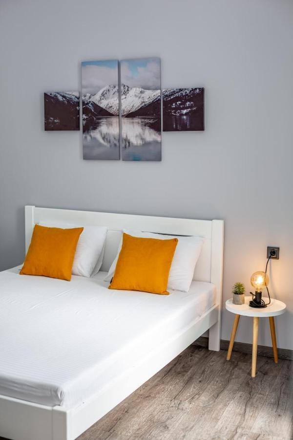Stylish Apartment In The Center Leópolis Exterior foto