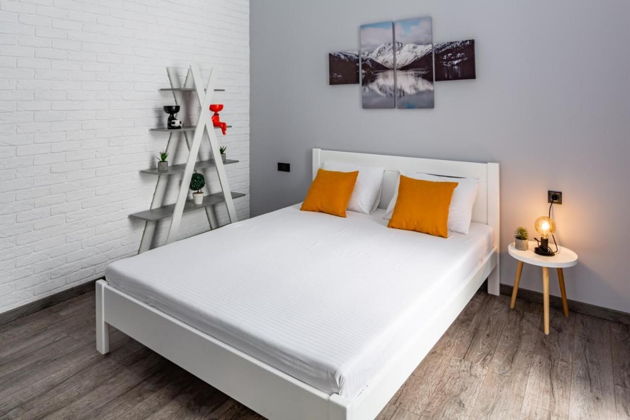 Stylish Apartment In The Center Leópolis Exterior foto